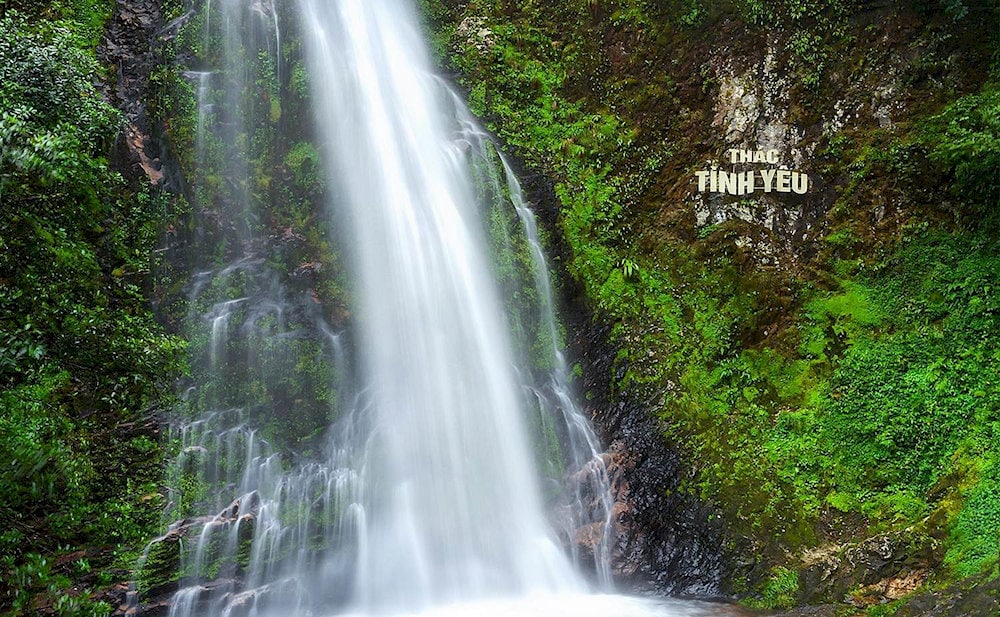 Love Waterfall Sapa is associated with a touchable fairy tale about love between humans and fairies 